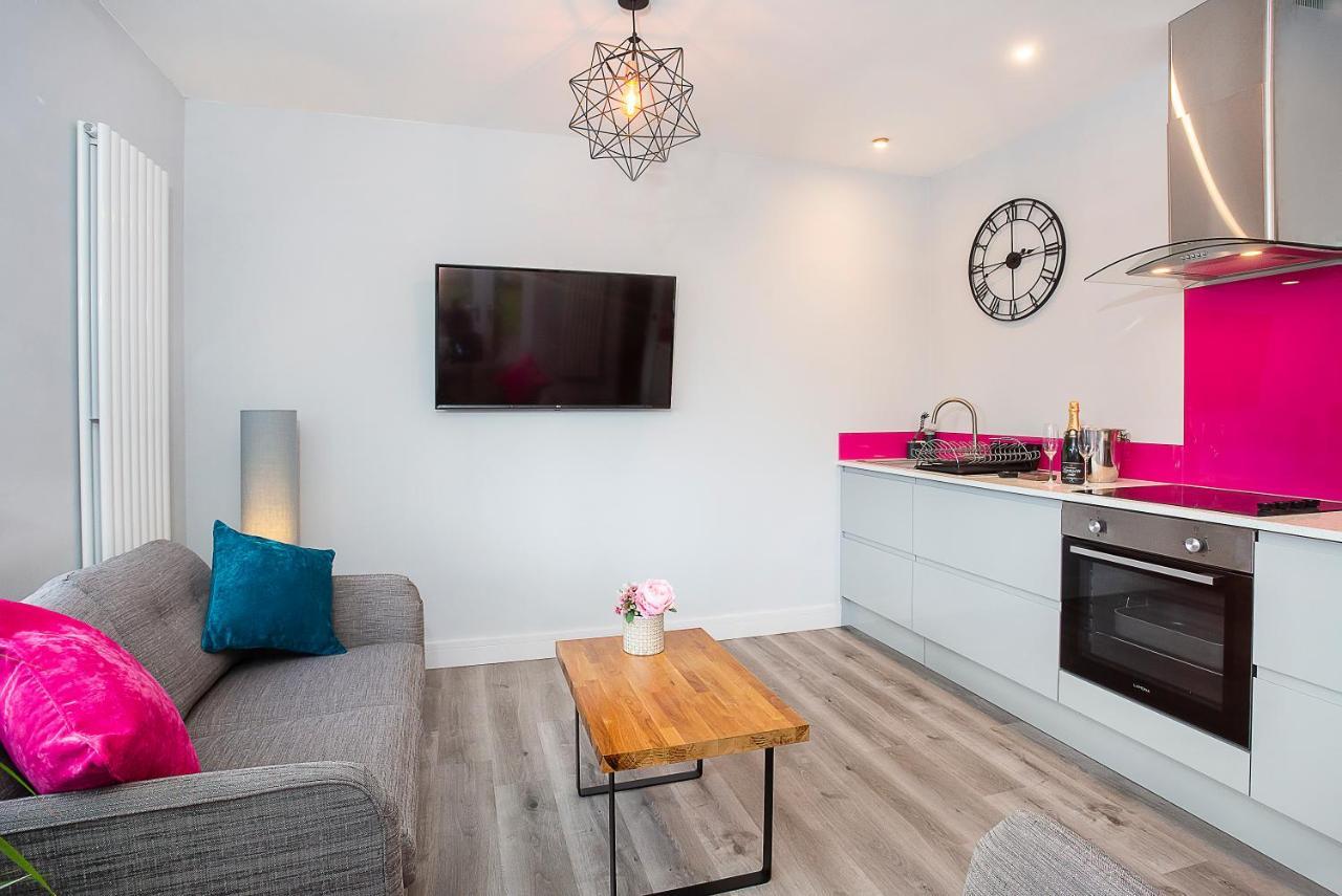 The Luxury Potting Shed With Free Parking! Apartment York Luaran gambar