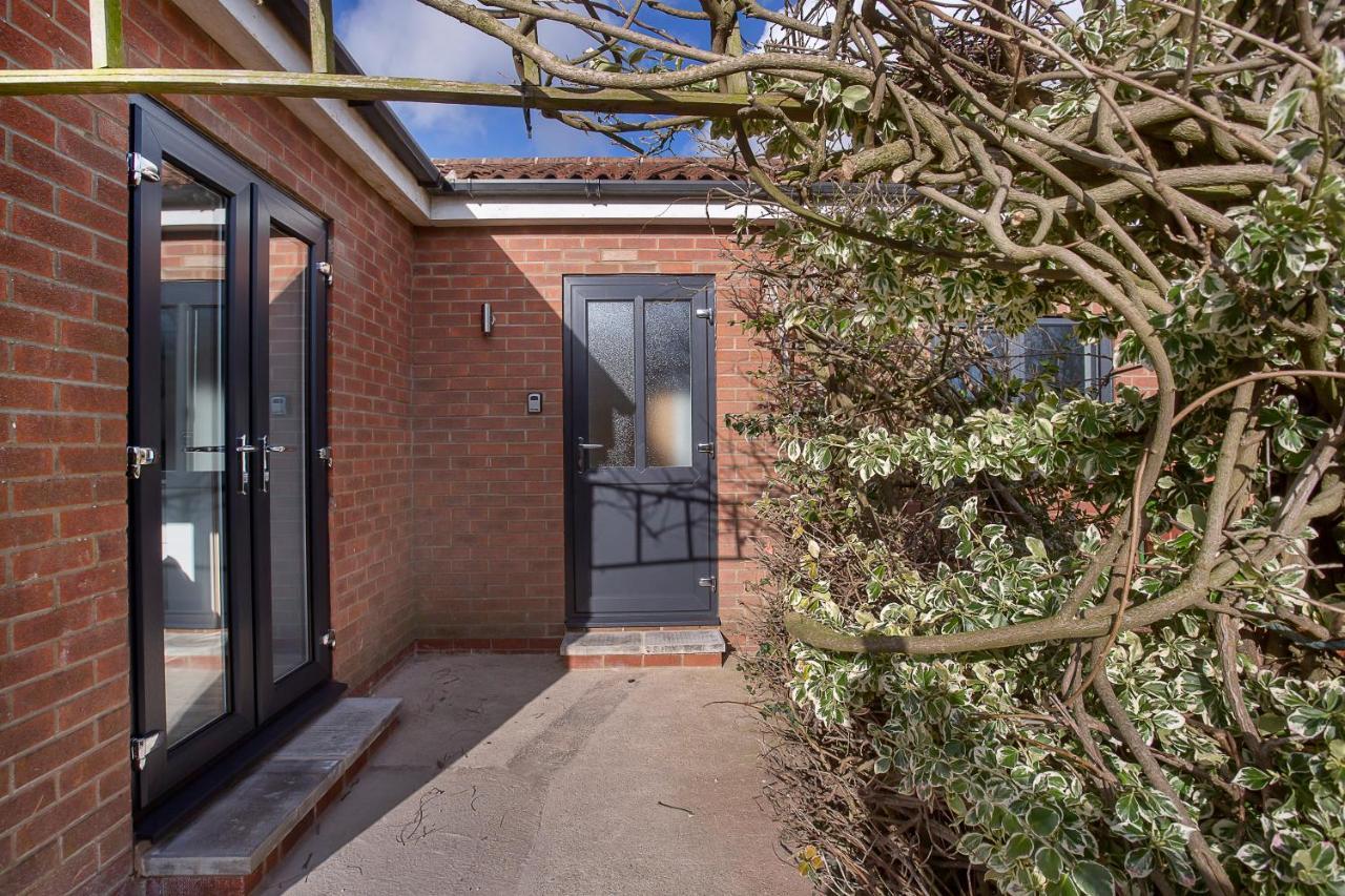 The Luxury Potting Shed With Free Parking! Apartment York Luaran gambar
